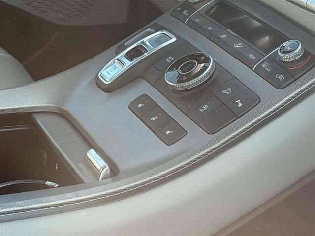 Used 2022 Hyundai Palisade SEL w/ 8P Bench Seat Package AWD/4WD image 12