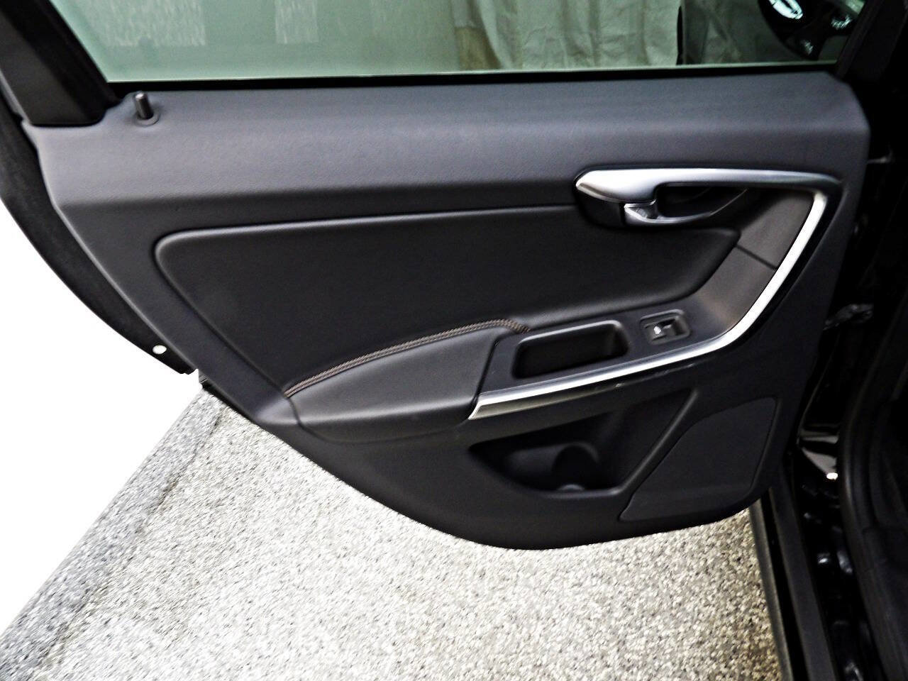 Used 2017 Volvo XC60 T5 Dynamic image 9