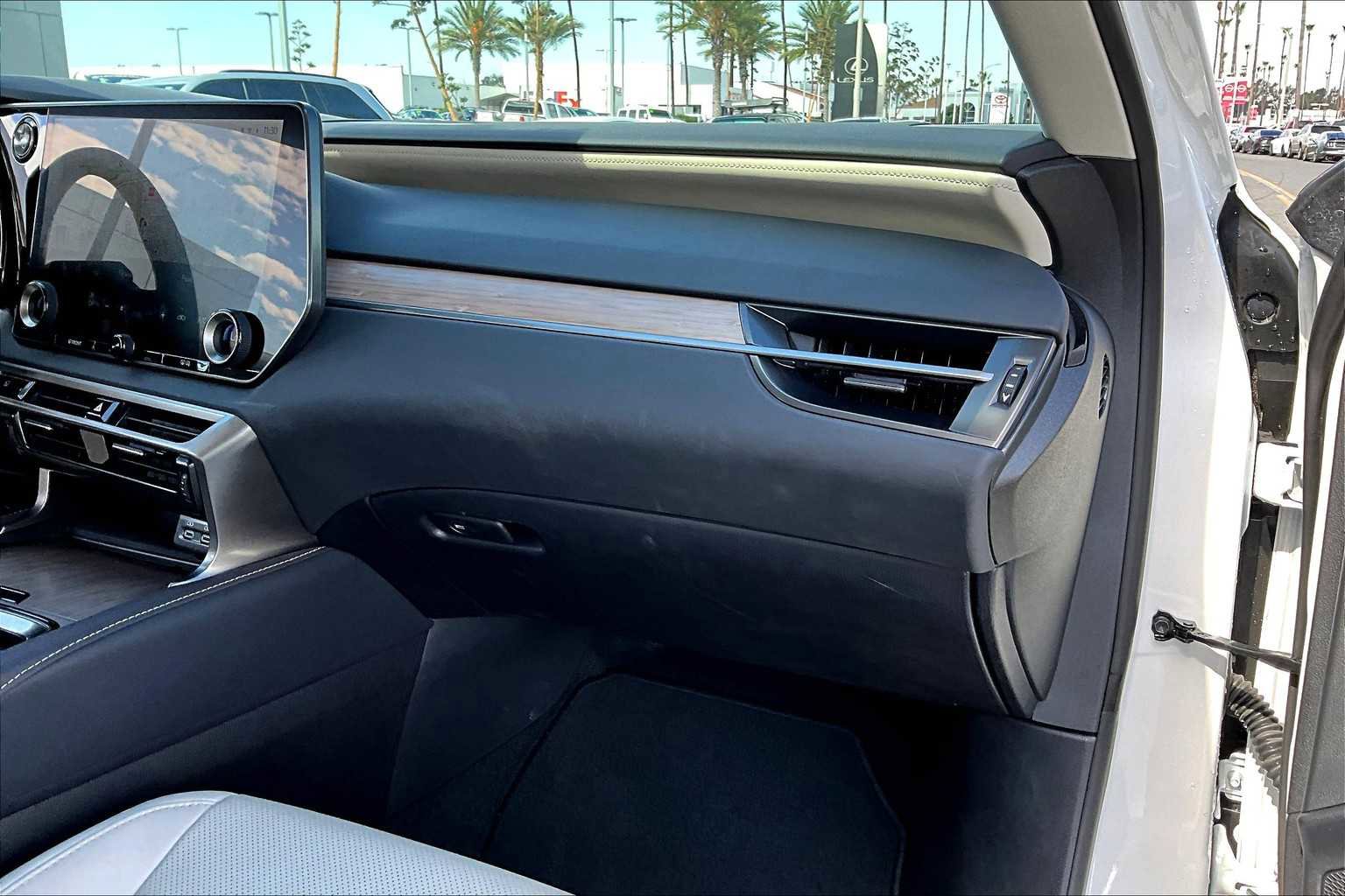 Used 2024 Lexus RX 350h w/ Convenience Package image 19