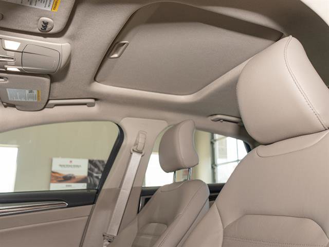 Used 2017 Ford Fusion SE w/ Fusion SE Technology Package image 11