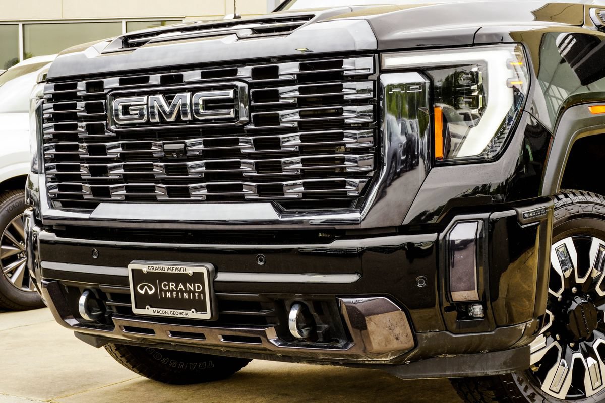 Used 2024 GMC Sierra 2500 Denali Ultimate w/ Max Trailering Package AWD/4WD image 2