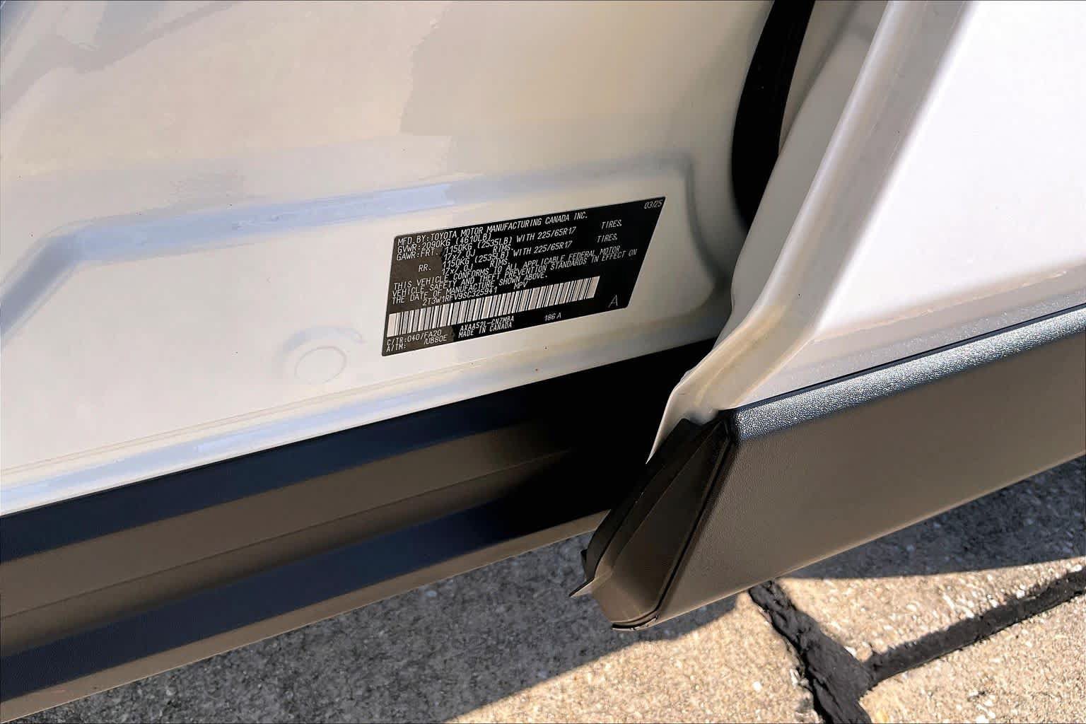 Used 2025 Toyota RAV4 XLE FWD image 34