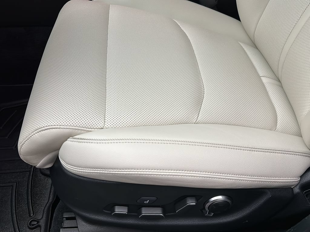 Certified 2025 Genesis Electrified GV70 AWD/4WD image 12