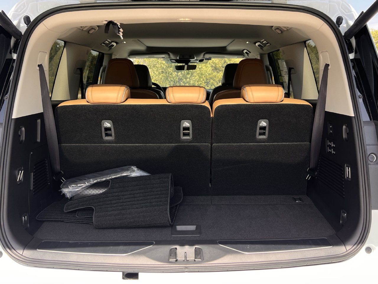 New 2027 INFINITI QX80 Luxe w/ Cargo Package RWD image 26