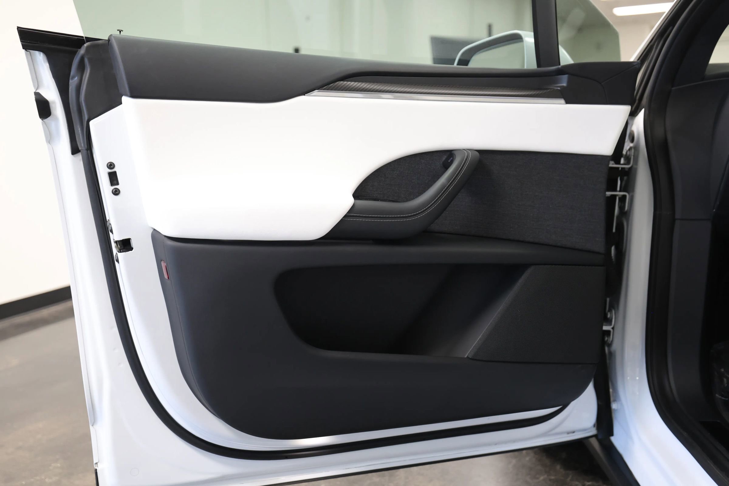 Used 2022 Tesla Model X Plaid image 25