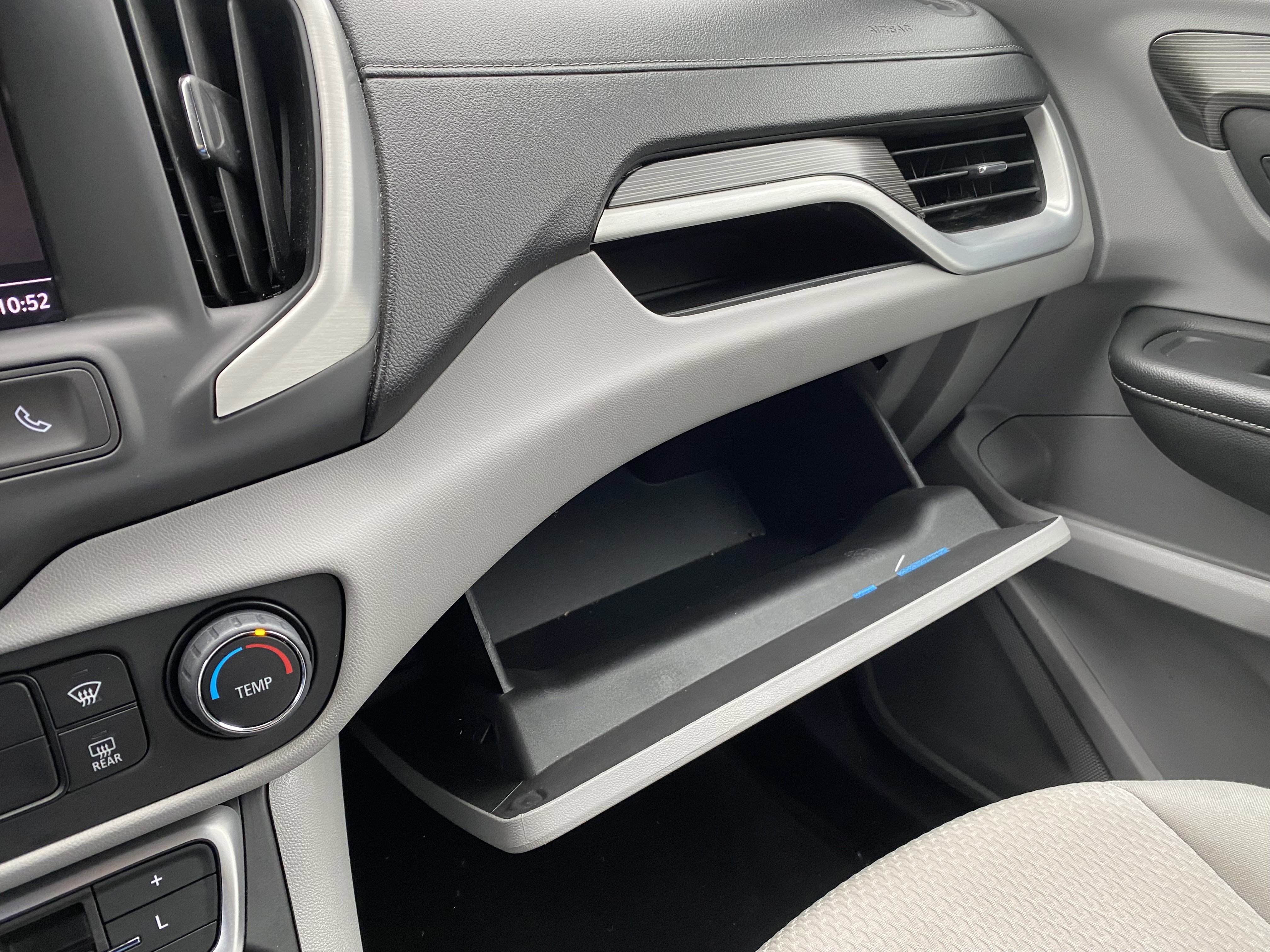 Used 2024 GMC Terrain SLE image 30