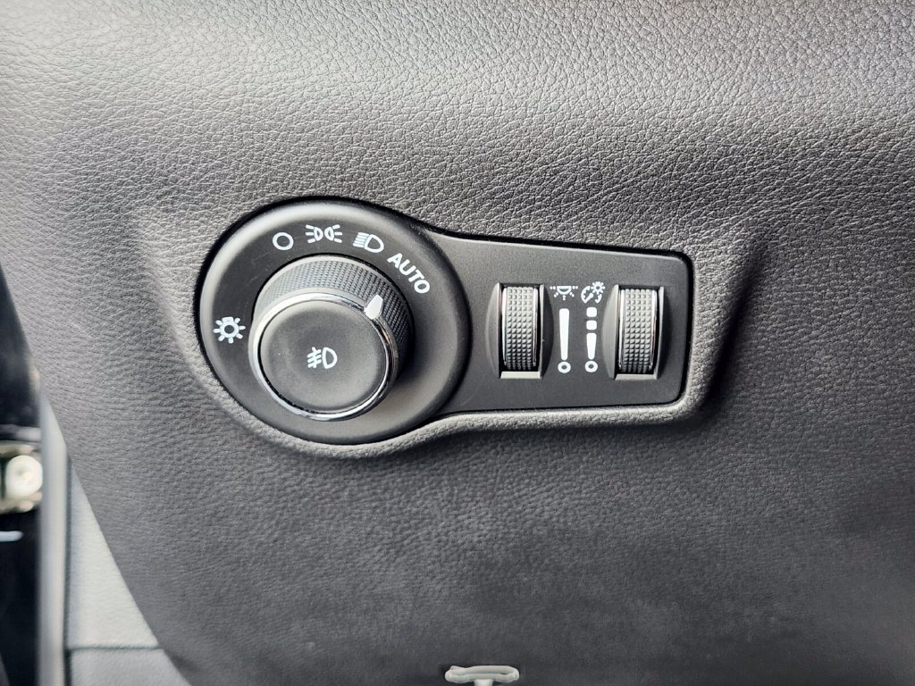 Used 2024 Jeep Compass Limited w/ High Altitude Package AWD/4WD image 25