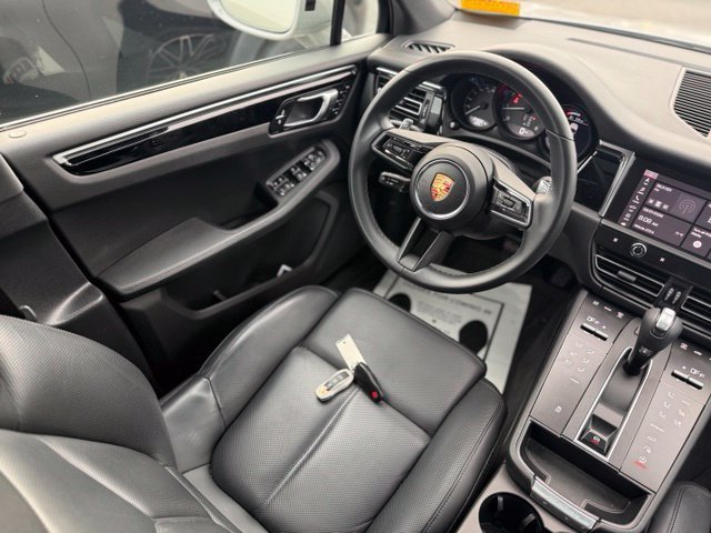 Used 2022 Porsche Macan AWD/4WD image 8