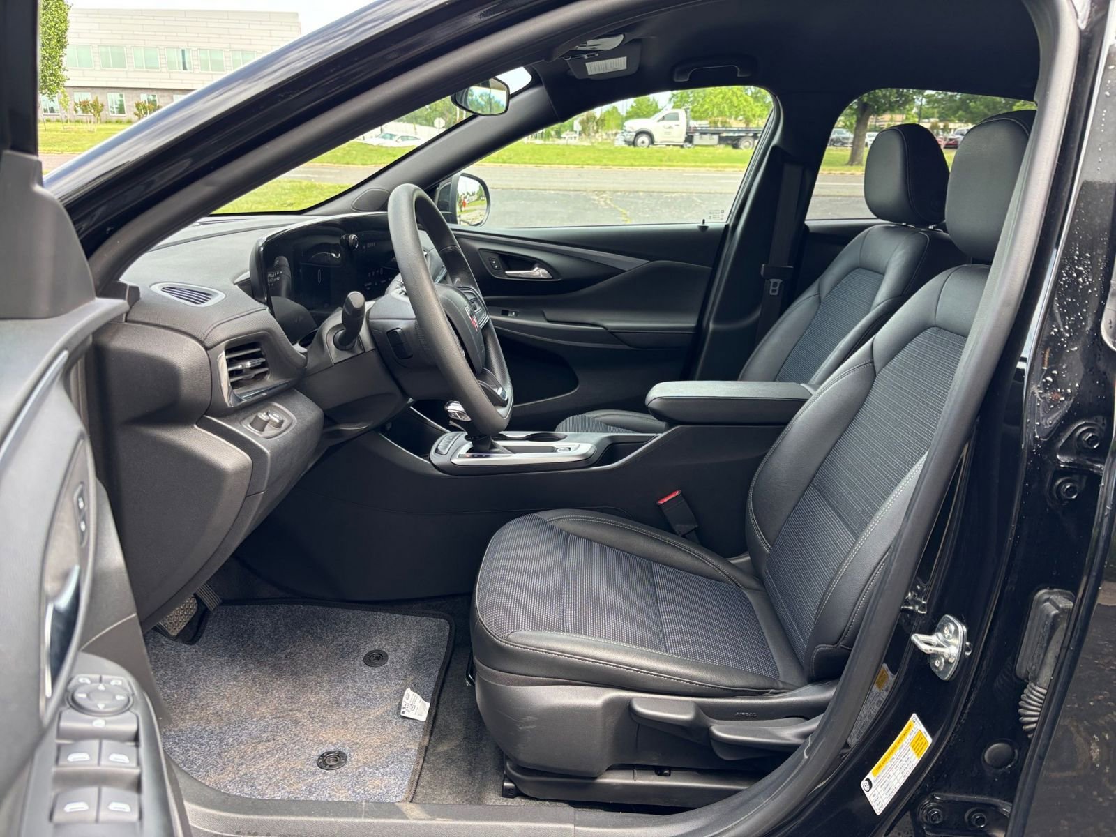 Used 2025 Buick Envista Preferred FWD image 25