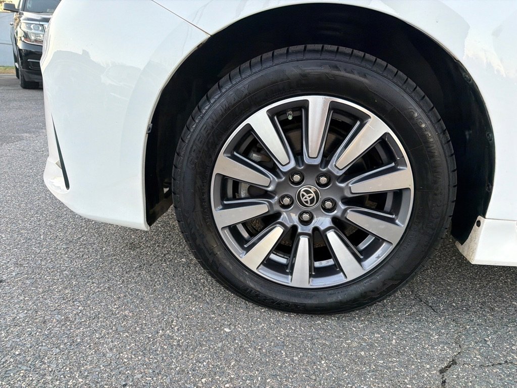 Used 2020 Toyota Sienna LE image 41