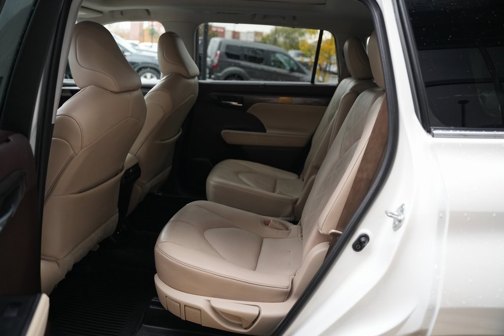 Used 2021 Toyota Highlander Platinum image 31