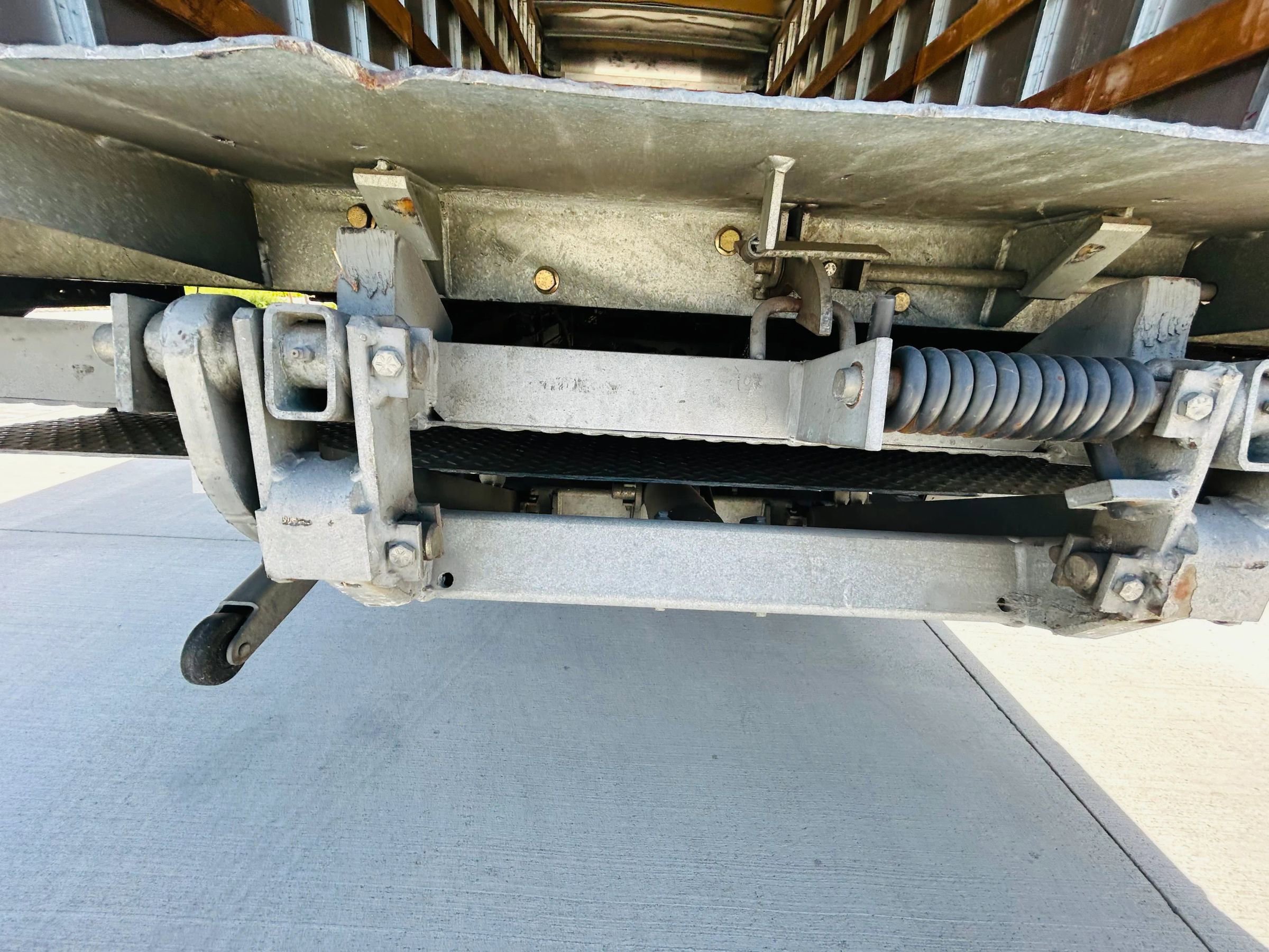 Used 2020 Isuzu NPR RWD image 16