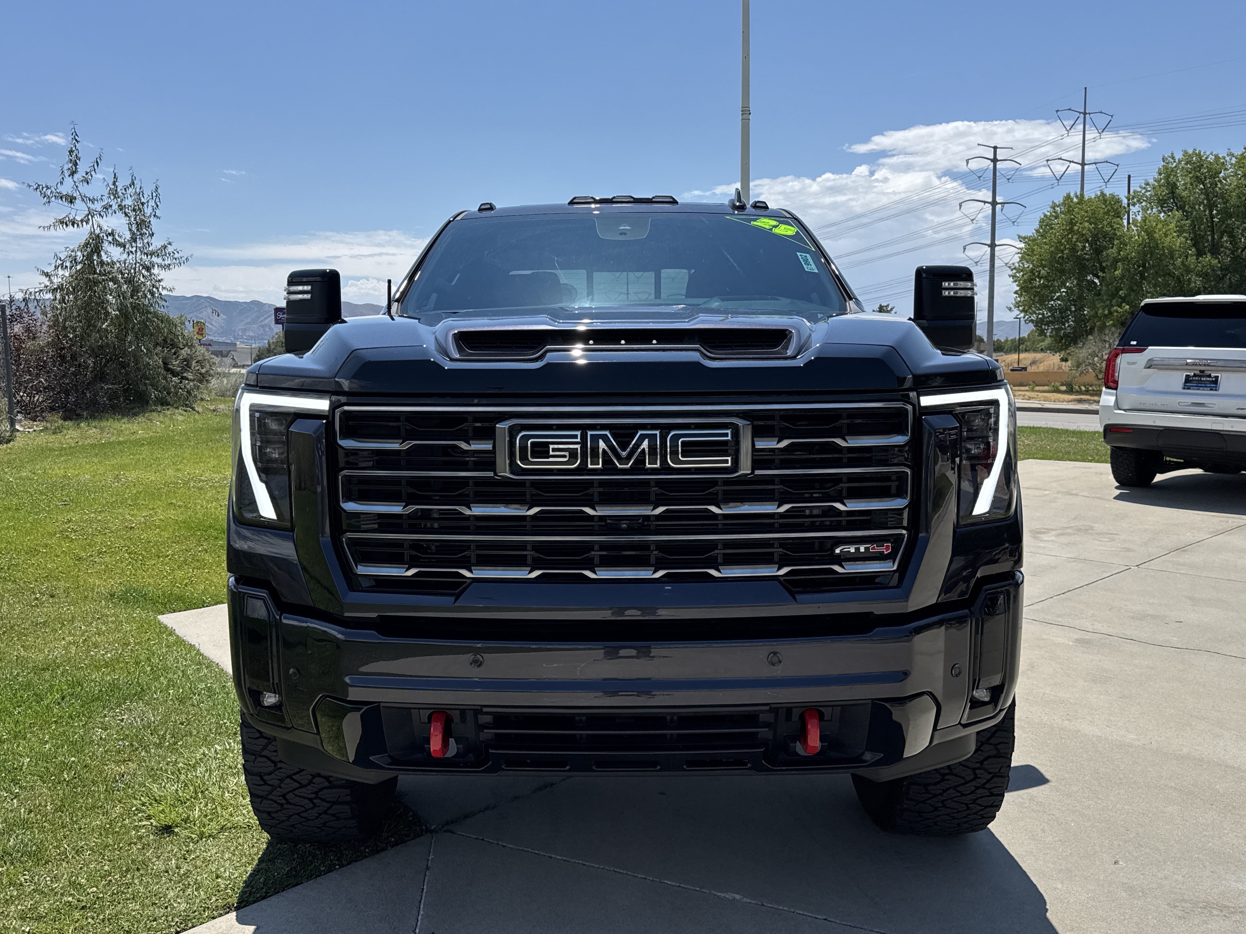 Used 2025 GMC Sierra 3500 AT4 w/ AT4 Premium Plus Package AWD/4WD image 8