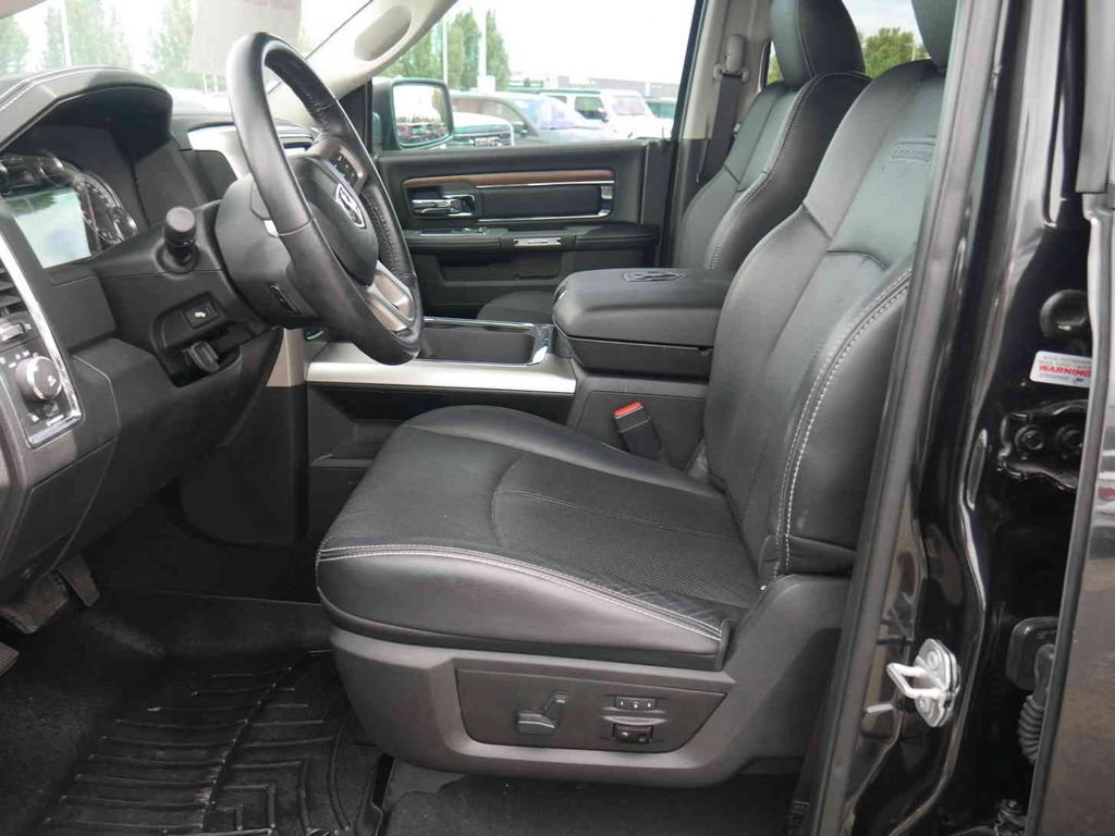 Used 2018 RAM 1500 Laramie w/ Convenience Group AWD/4WD image 28