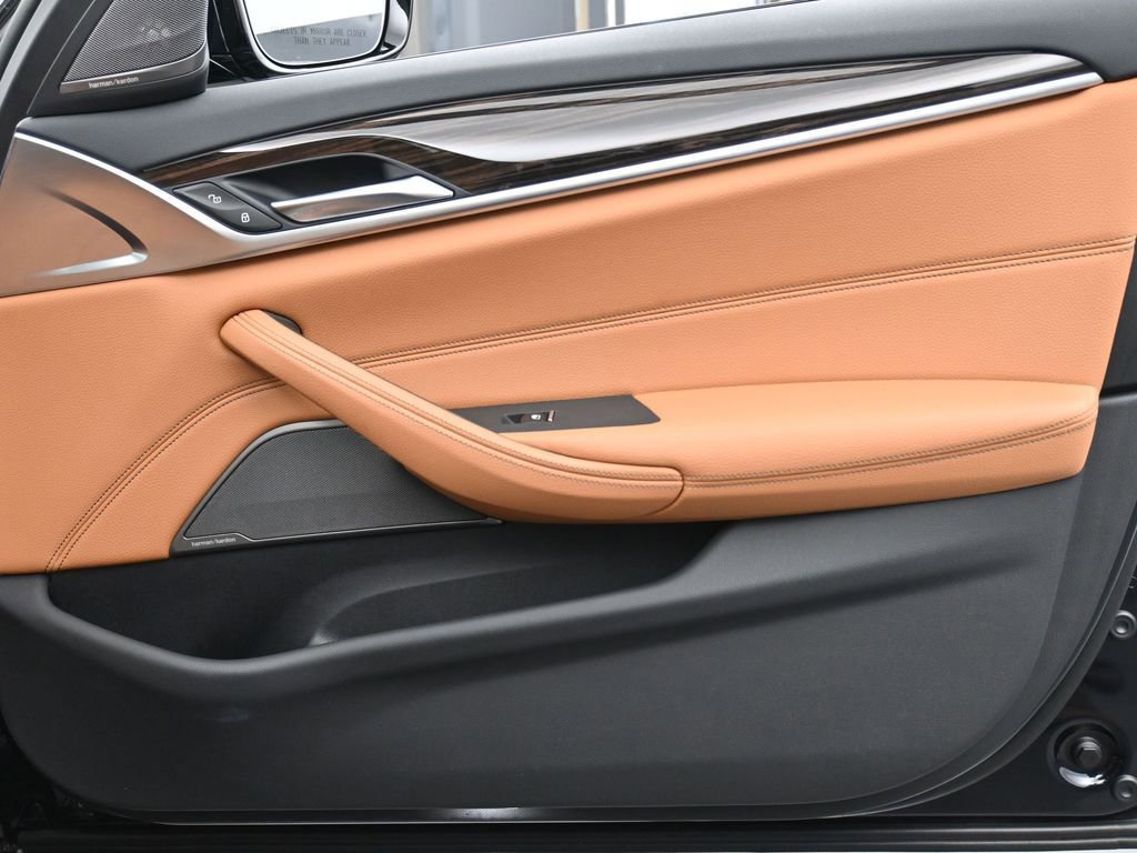 Used 2023 BMW 540i xDrive w/ M Sport Package image 25