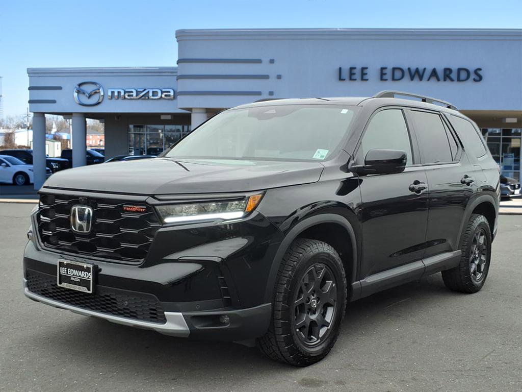 Used 2025 Honda Pilot TrailSport image 1