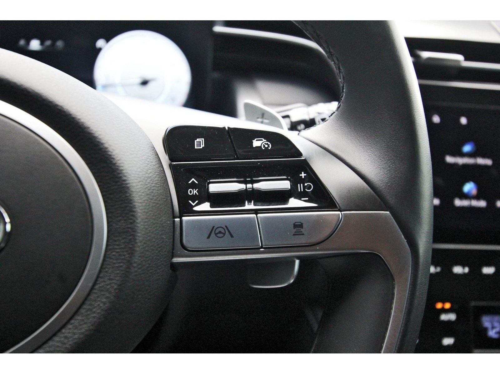 Certified 2024 Hyundai Tucson Limited FWD image 18