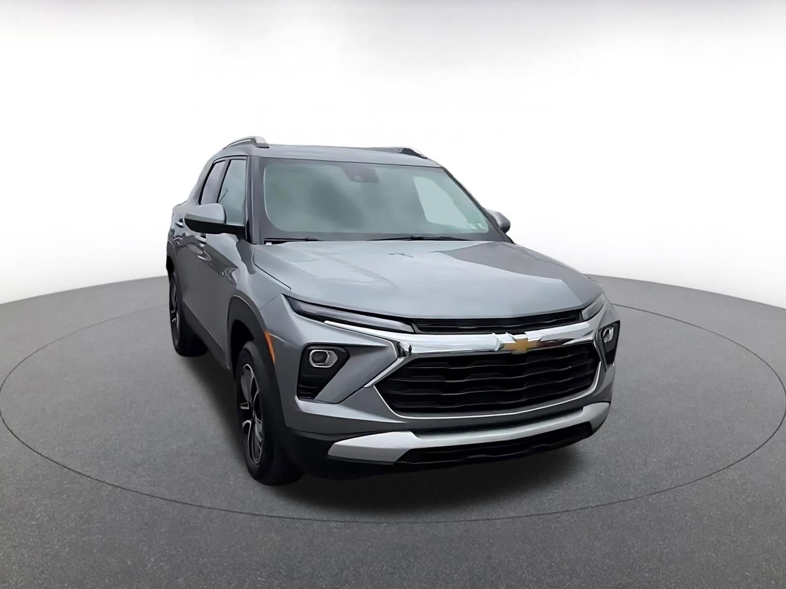 Used 2025 Chevrolet TrailBlazer LT w/ Driver Confidence Package AWD/4WD image 3
