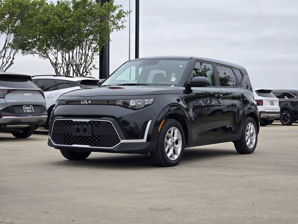 Certified 2025 Kia Soul LX w/ LX Technology Package FWD image 2