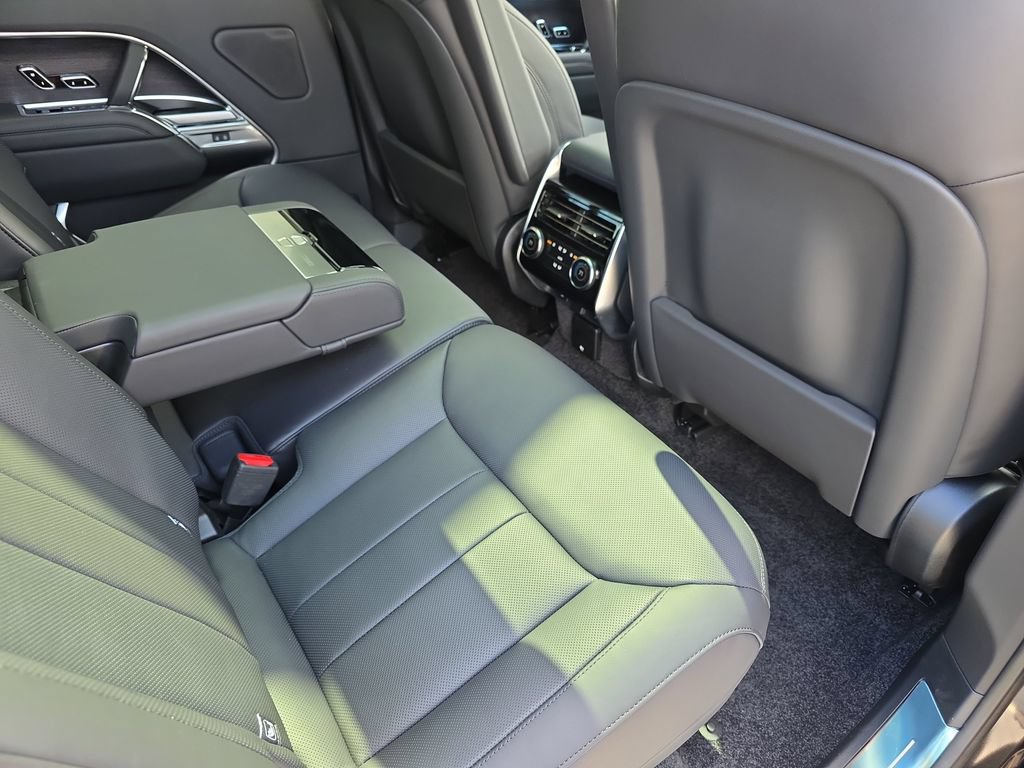 New 2026 Land Rover Range Rover Long Wheelbase SE AWD/4WD image 11