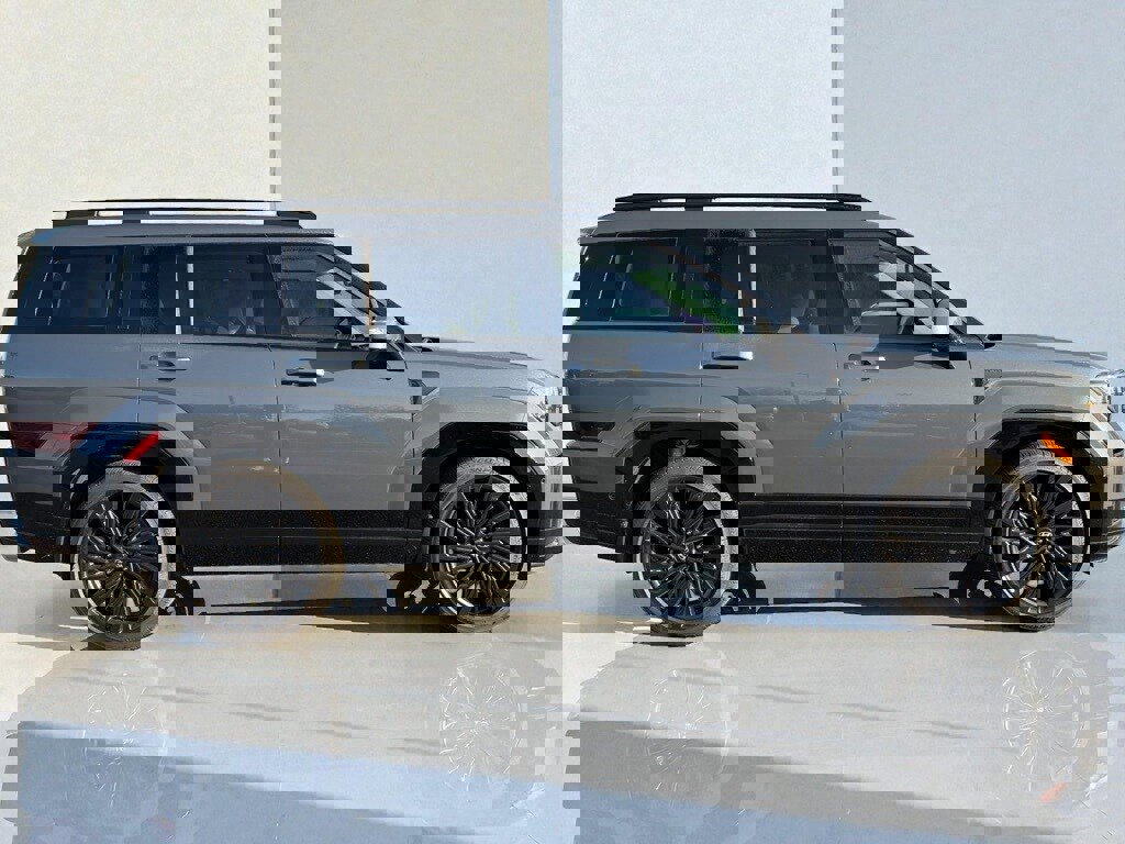 Used 2025 Hyundai Santa Fe Calligraphy image 2