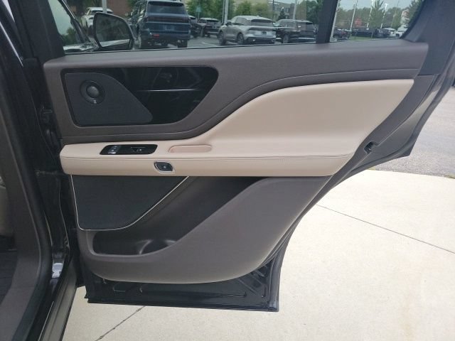 Certified 2024 Lincoln Aviator Reserve w/ Elements Package Plus AWD/4WD image 27