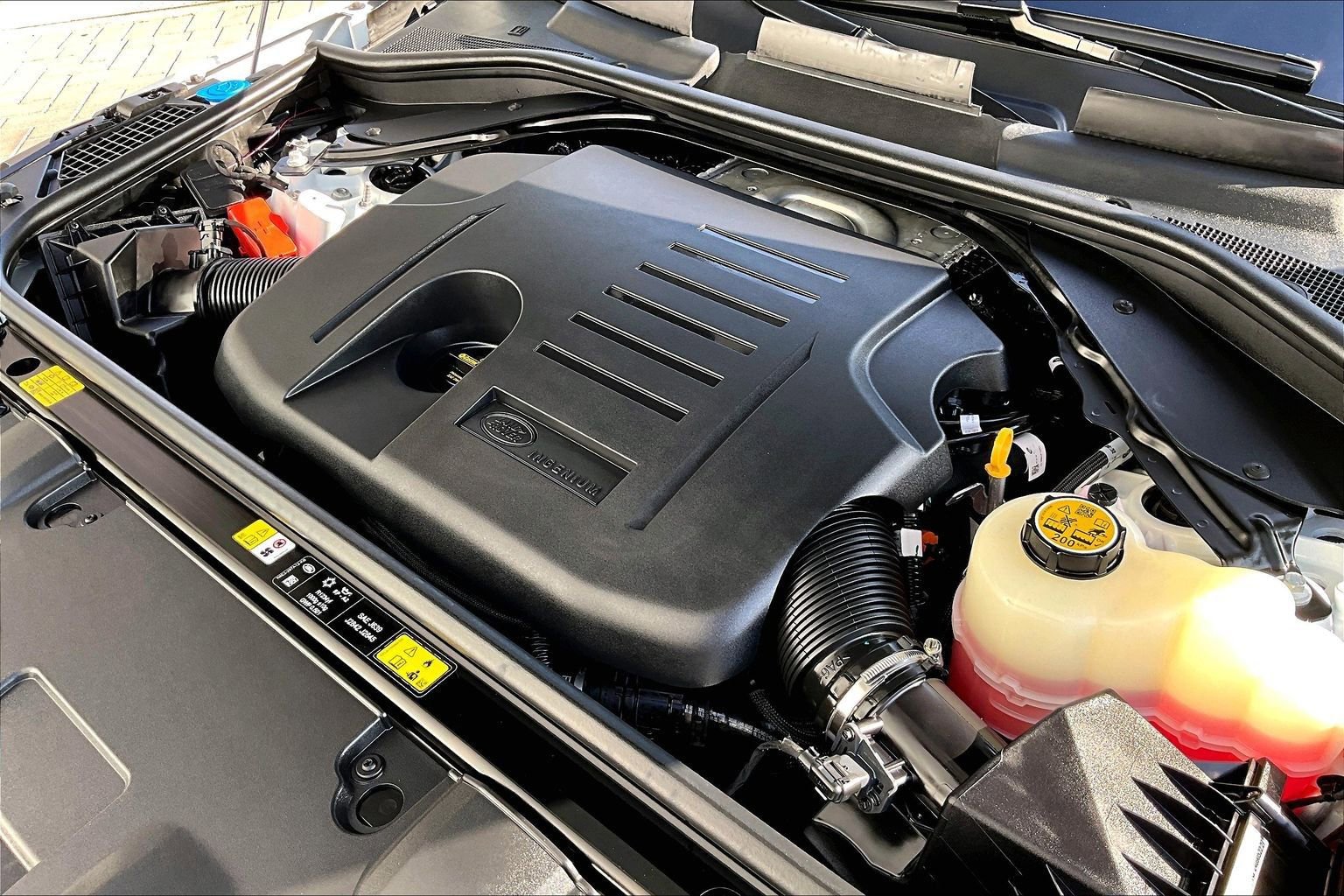 Used 2025 Land Rover Range Rover Long Wheelbase SE image 31