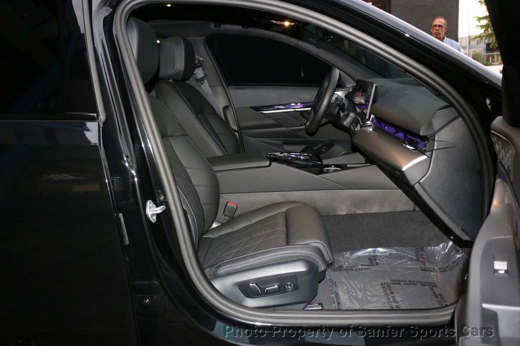 Used 2025 BMW 540i xDrive image 30