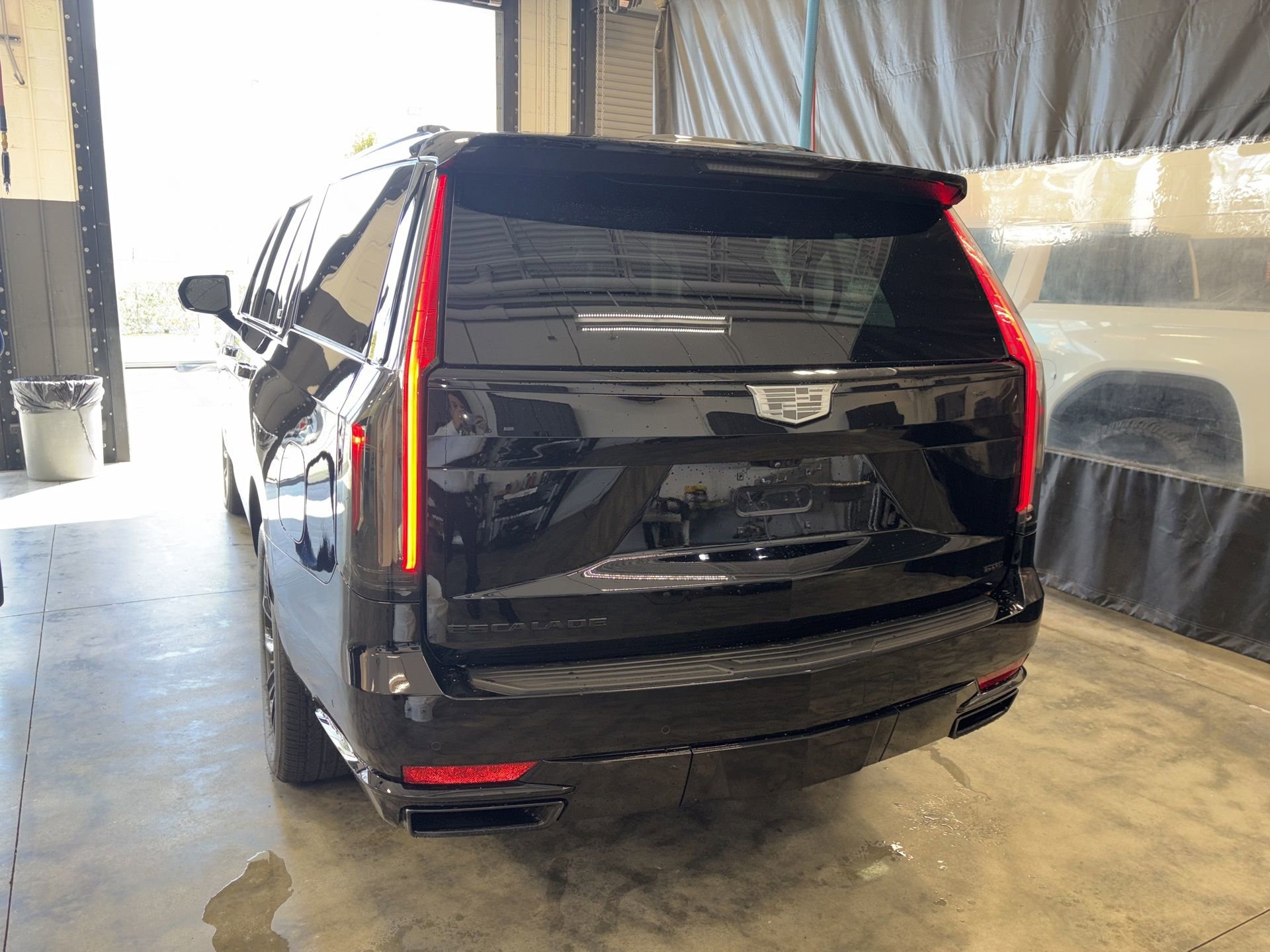 Certified 2023 Cadillac Escalade ESV Sport Platinum w/ LPO, ONYX Package image 19