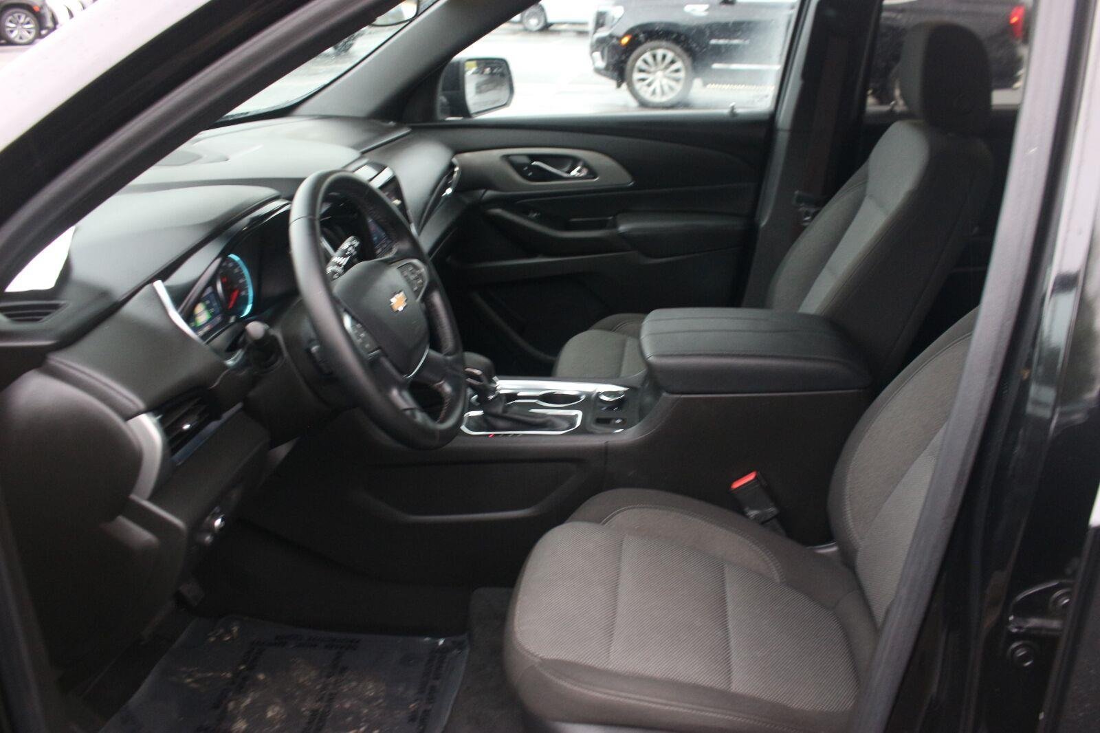 Used 2023 Chevrolet Traverse LT w/ LPO, Cargo Package AWD/4WD image 16