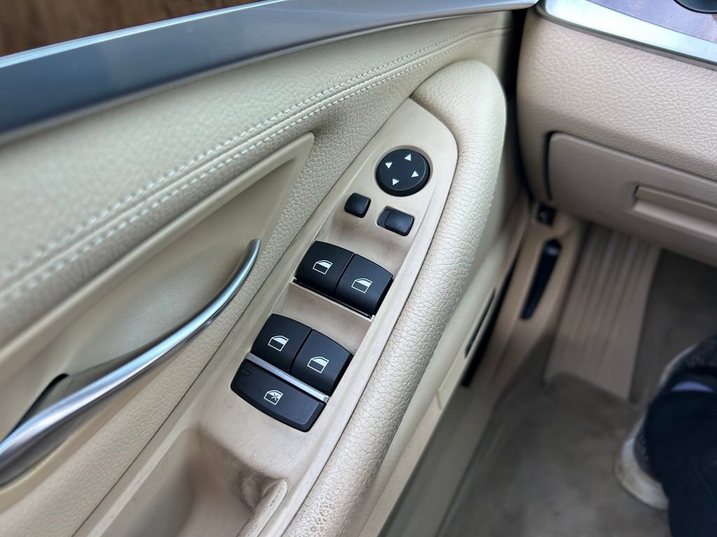 Used 2011 BMW 535i xDrive Sedan AWD/4WD image 21