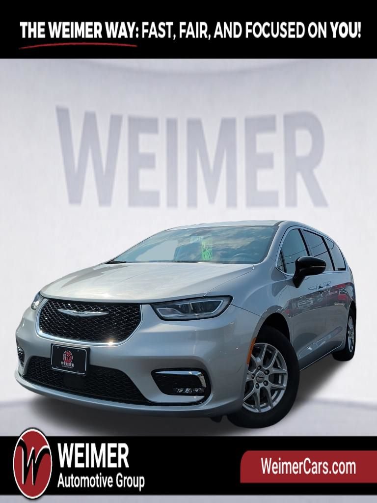 Used 2024 Chrysler Pacifica Touring-L FWD image 1