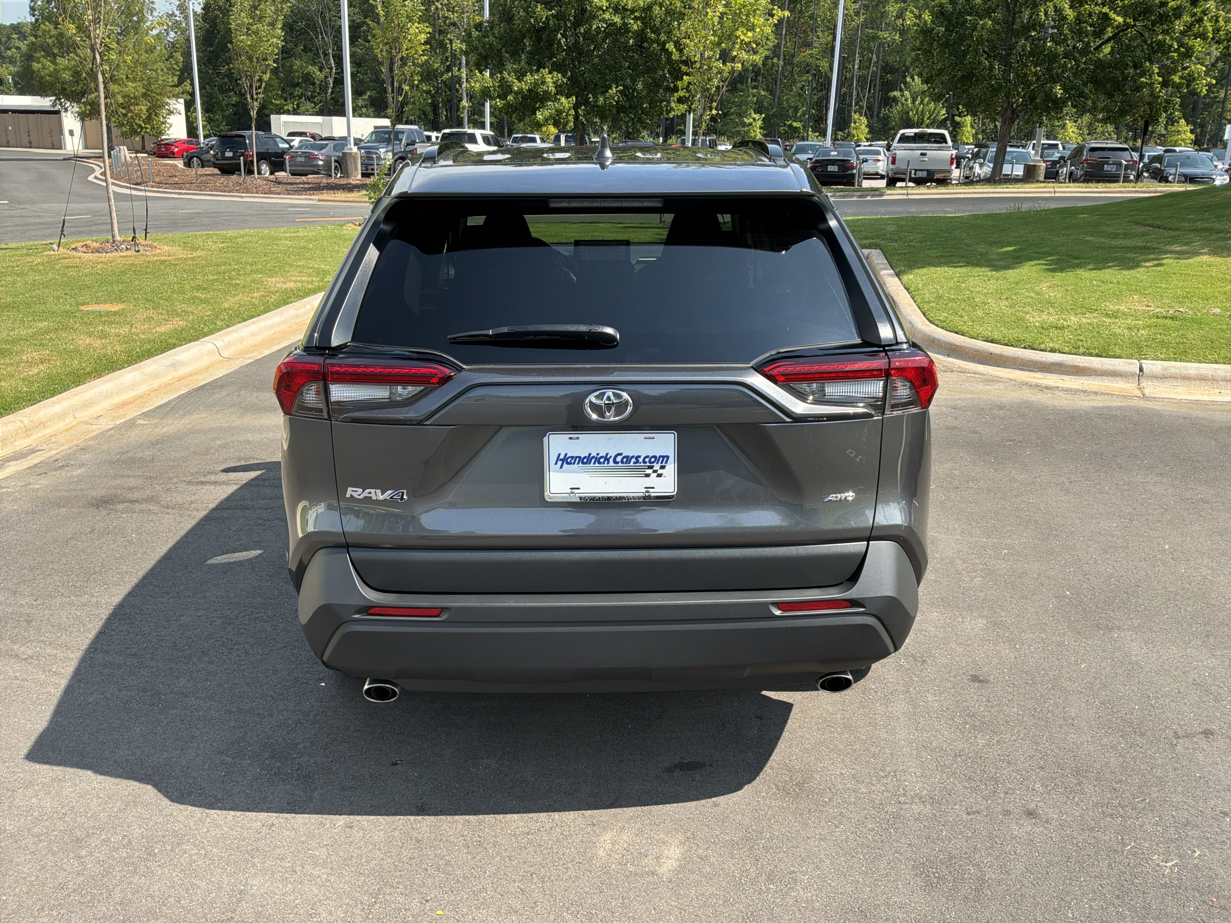Used 2021 Toyota RAV4 XLE AWD/4WD image 9