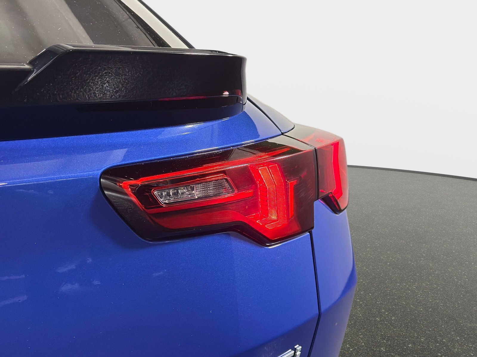 Used 2025 BMW X2 M35i AWD/4WD image 10