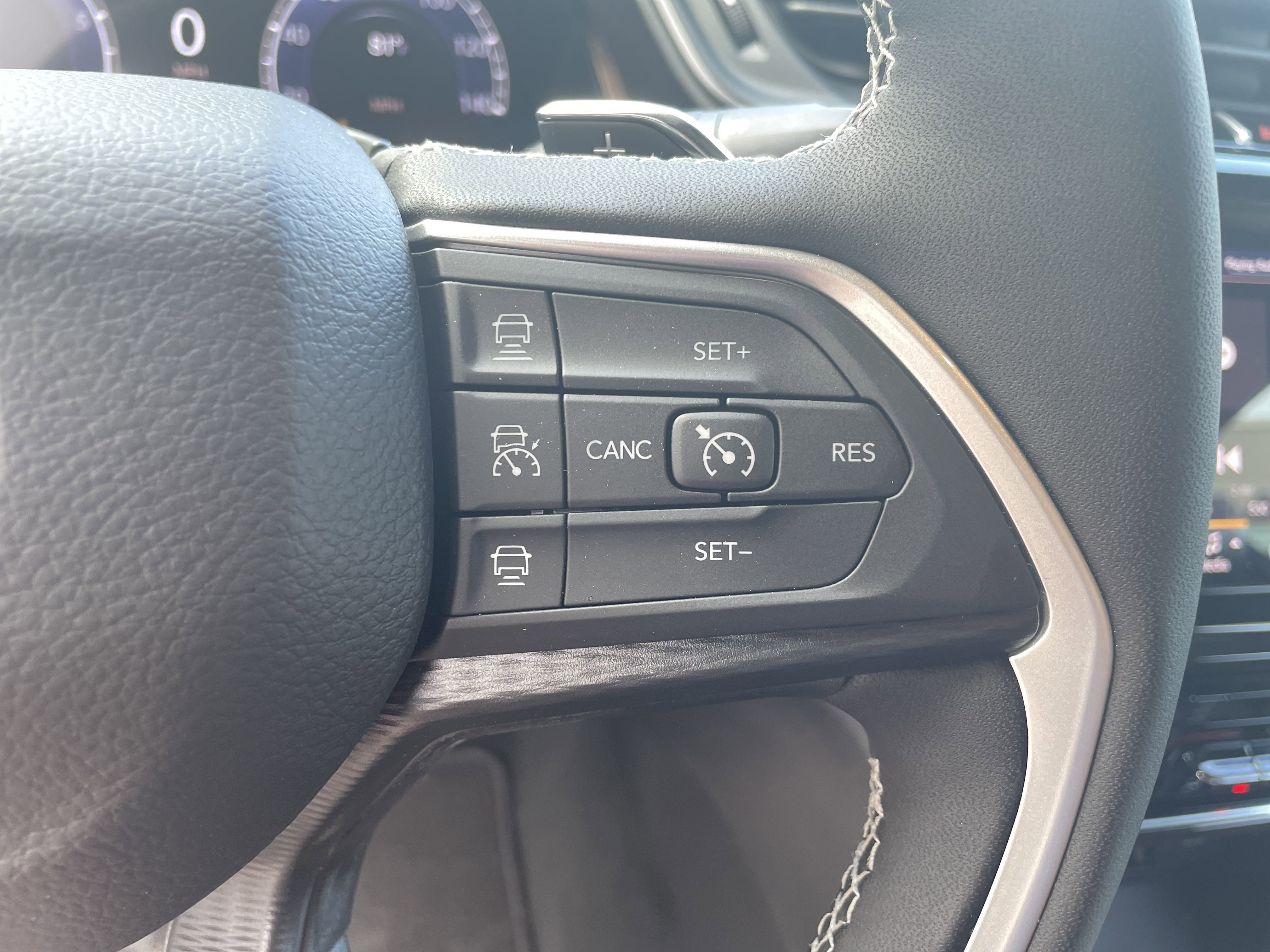 New 2025 Jeep Grand Cherokee Altitude image 18