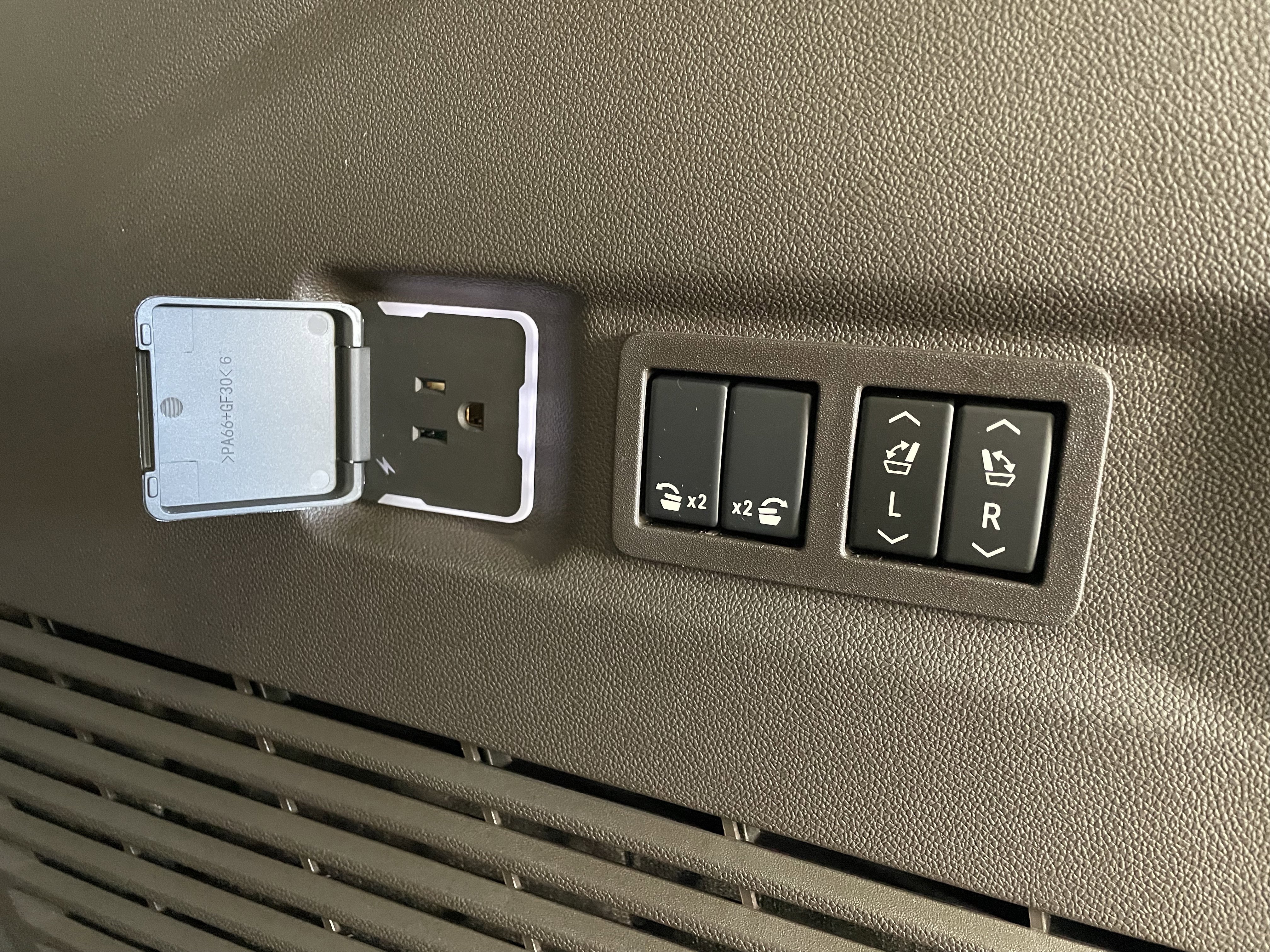 New 2026 GMC Yukon XL Elevation w/ Elevation Premium Package image 10