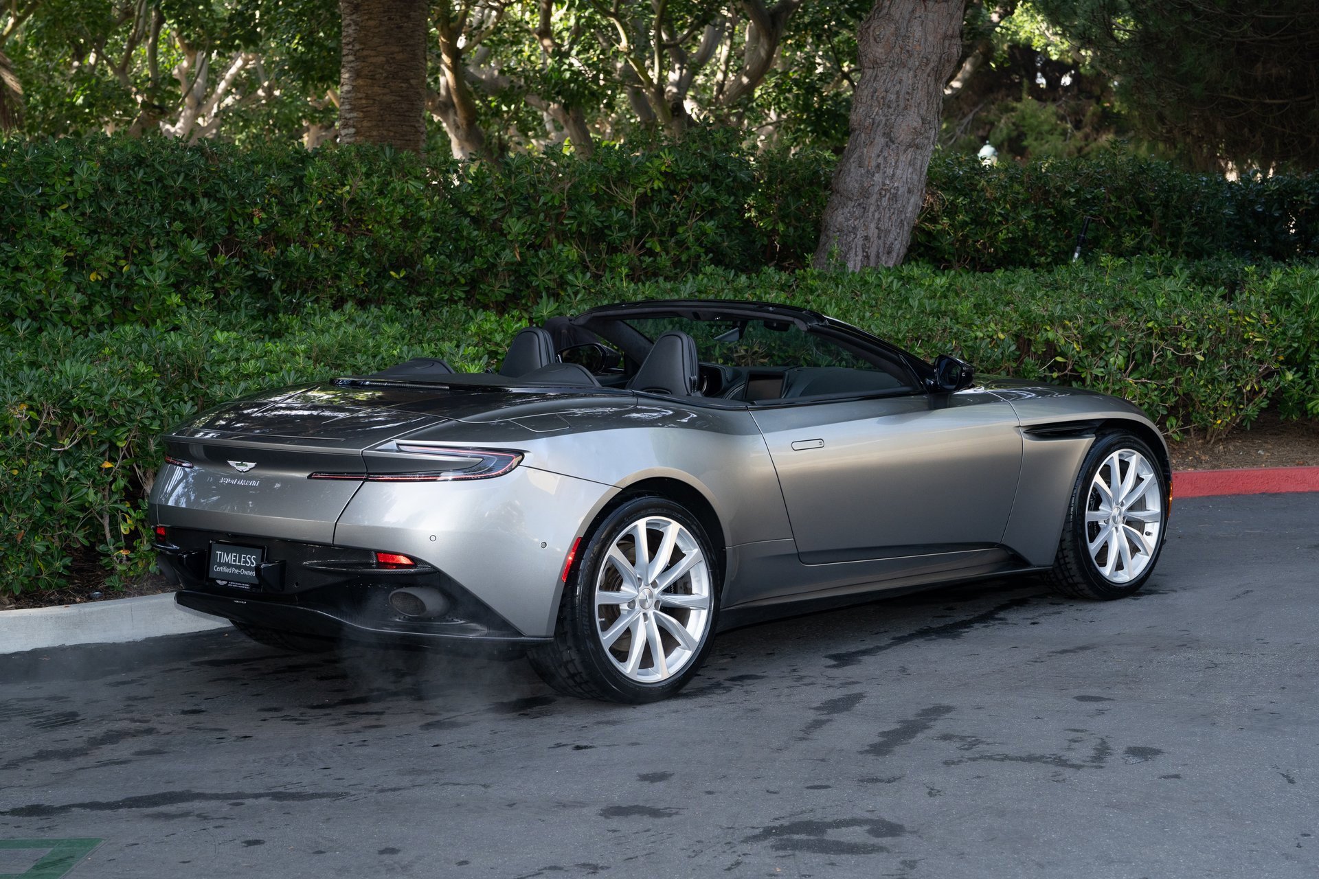 Used 2019 Aston Martin DB11 Volante image 4