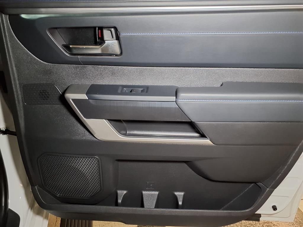 Used 2025 Toyota Tundra Platinum AWD/4WD image 9