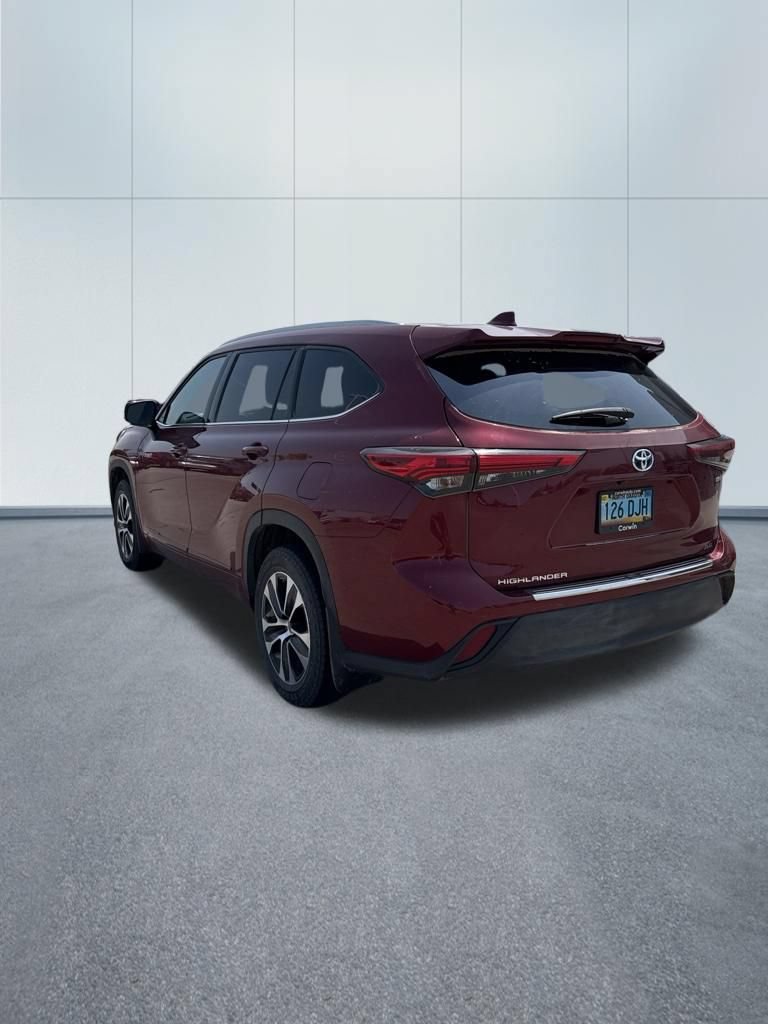 Used 2021 Toyota Highlander XLE AWD/4WD image 12