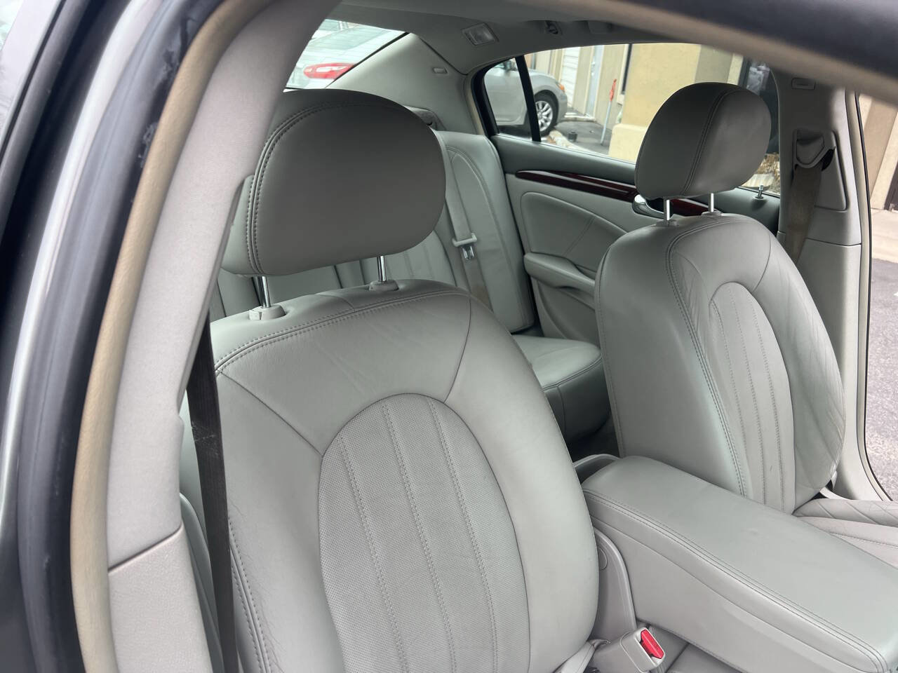 Used 2007 Buick Lucerne CXL image 25