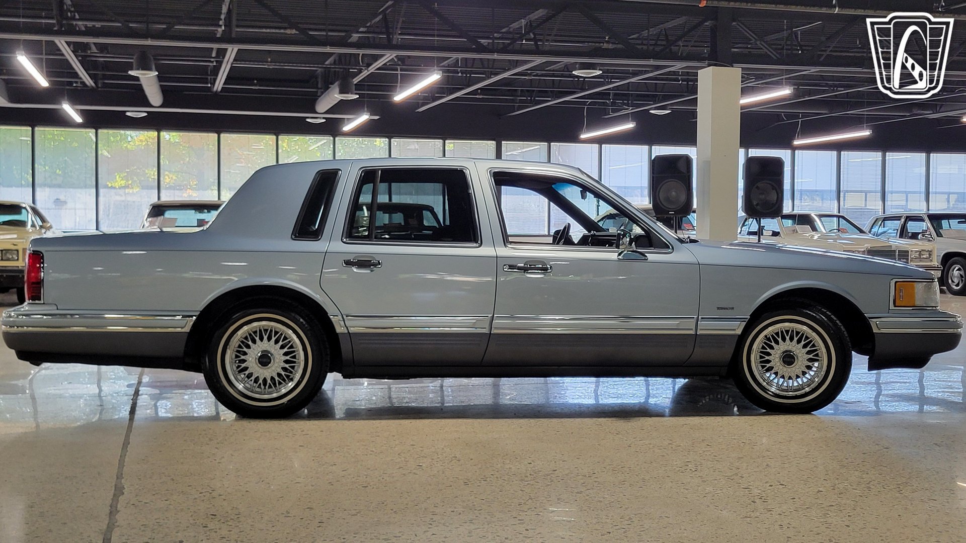 Used 1993 Lincoln Town Car Signature RWD image 36