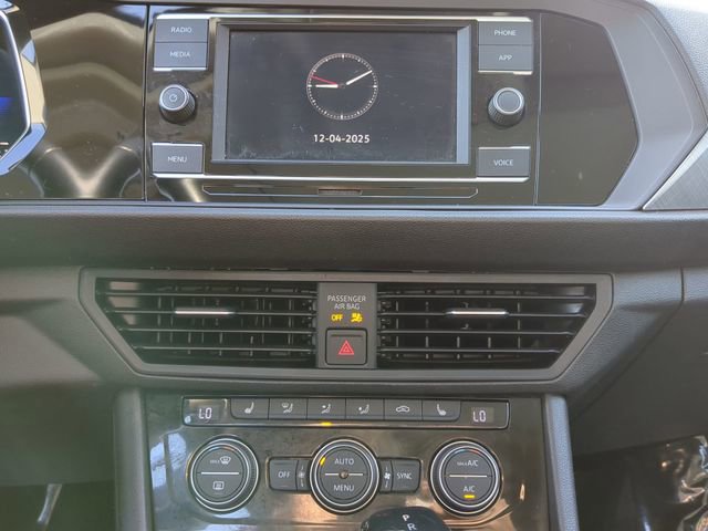 Certified 2023 Volkswagen Jetta SE w/ Panoramic Sunroof Package image 21