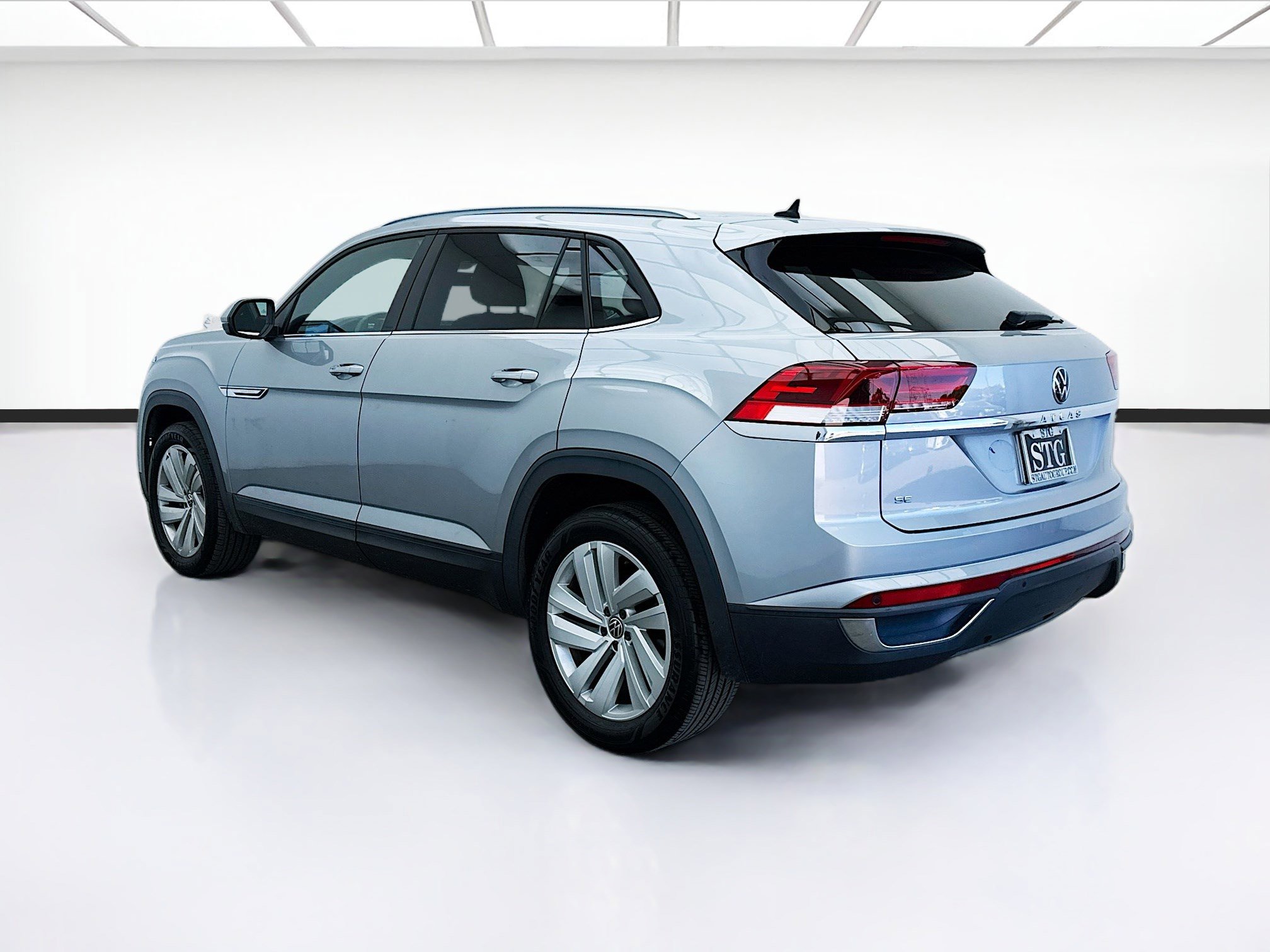 Used 2021 Volkswagen Atlas Cross Sport SE w/ Luggage Net & Mats Package image 6