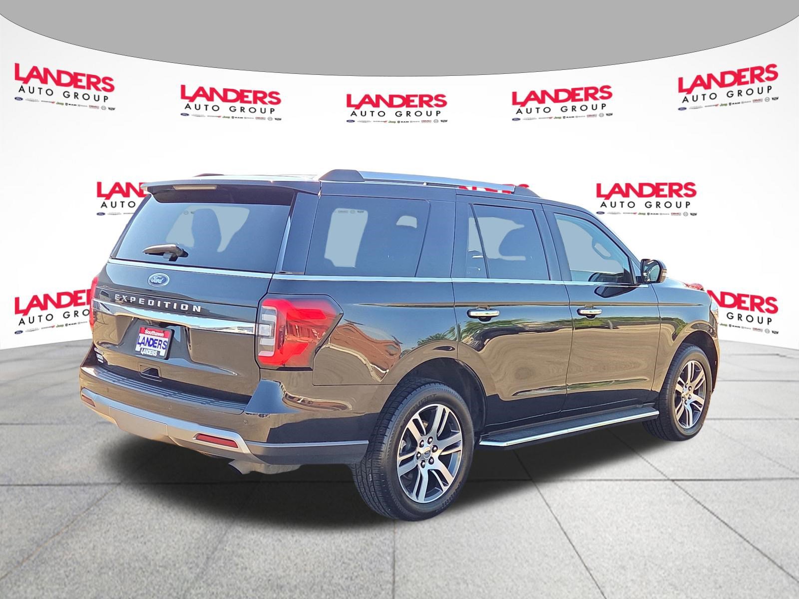 Used 2023 Ford Expedition Limited image 3