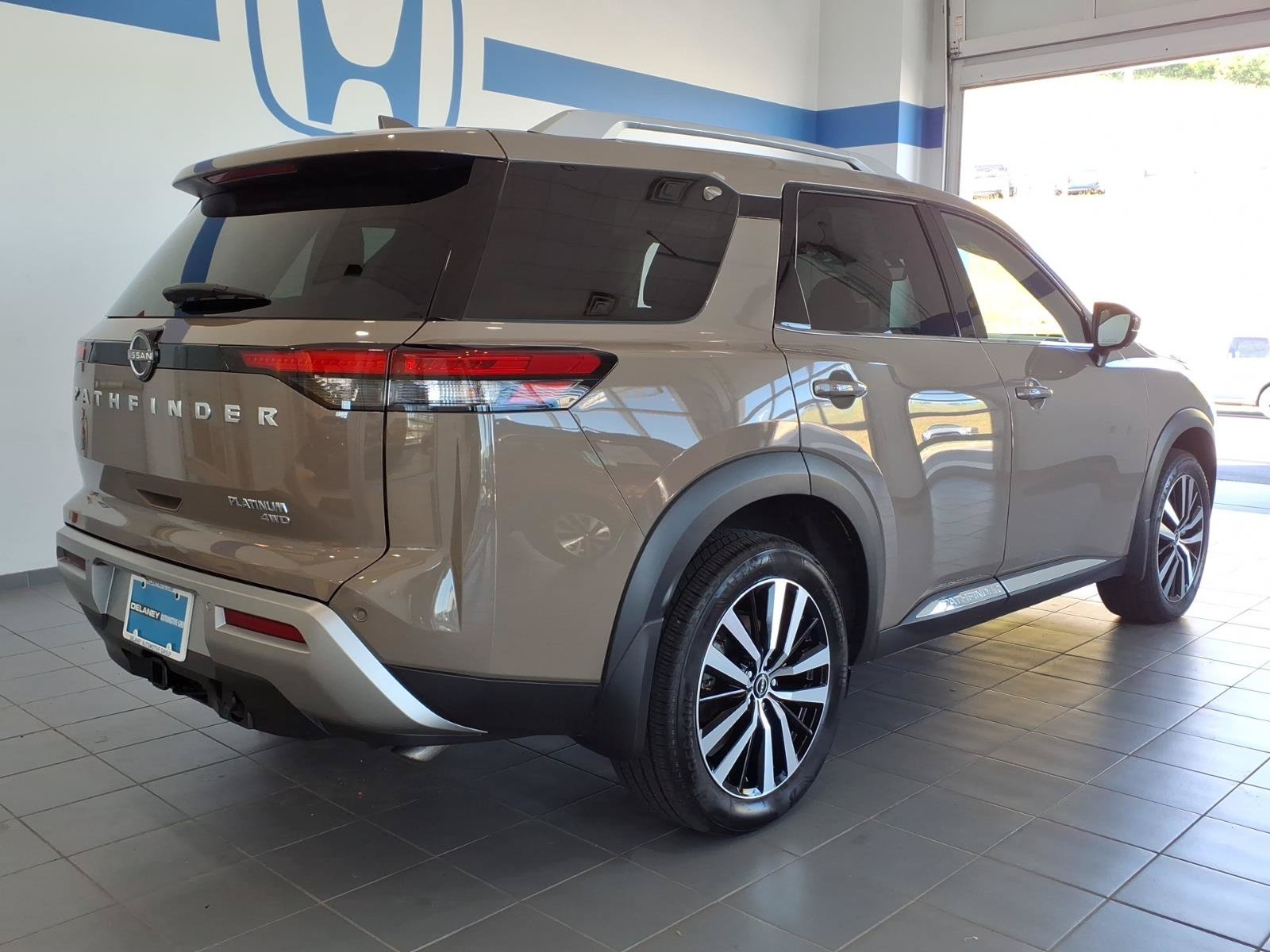 Used 2025 Nissan Pathfinder Platinum AWD/4WD image 4