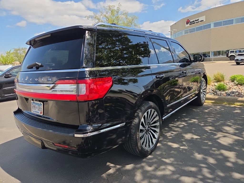 Used 2021 Lincoln Navigator Reserve w/ Luxury Package AWD/4WD image 4