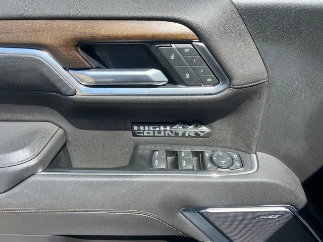 Used 2025 Chevrolet Silverado 1500 High Country w/ High Country Premium Package AWD/4WD image 29