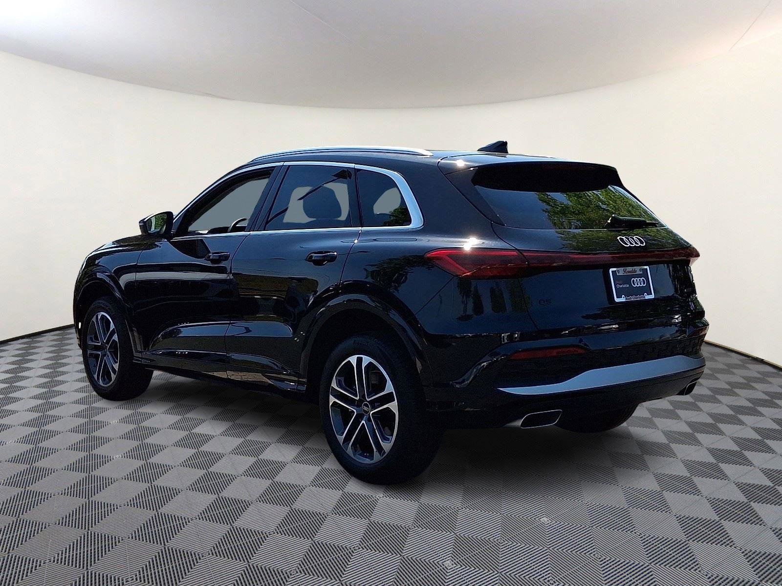 Used 2025 Audi Q5 Premium w/ Convenience Package AWD/4WD image 4
