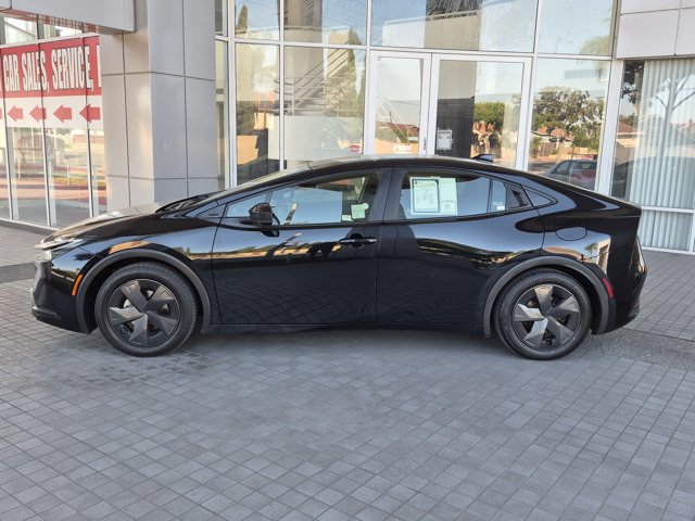 Used 2025 Toyota Prius LE FWD image 12