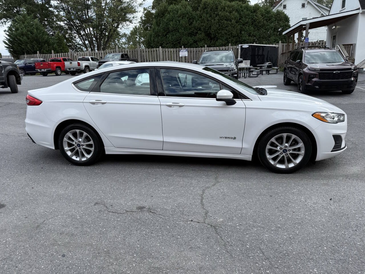 Used 2019 Ford Fusion SE FWD image 4